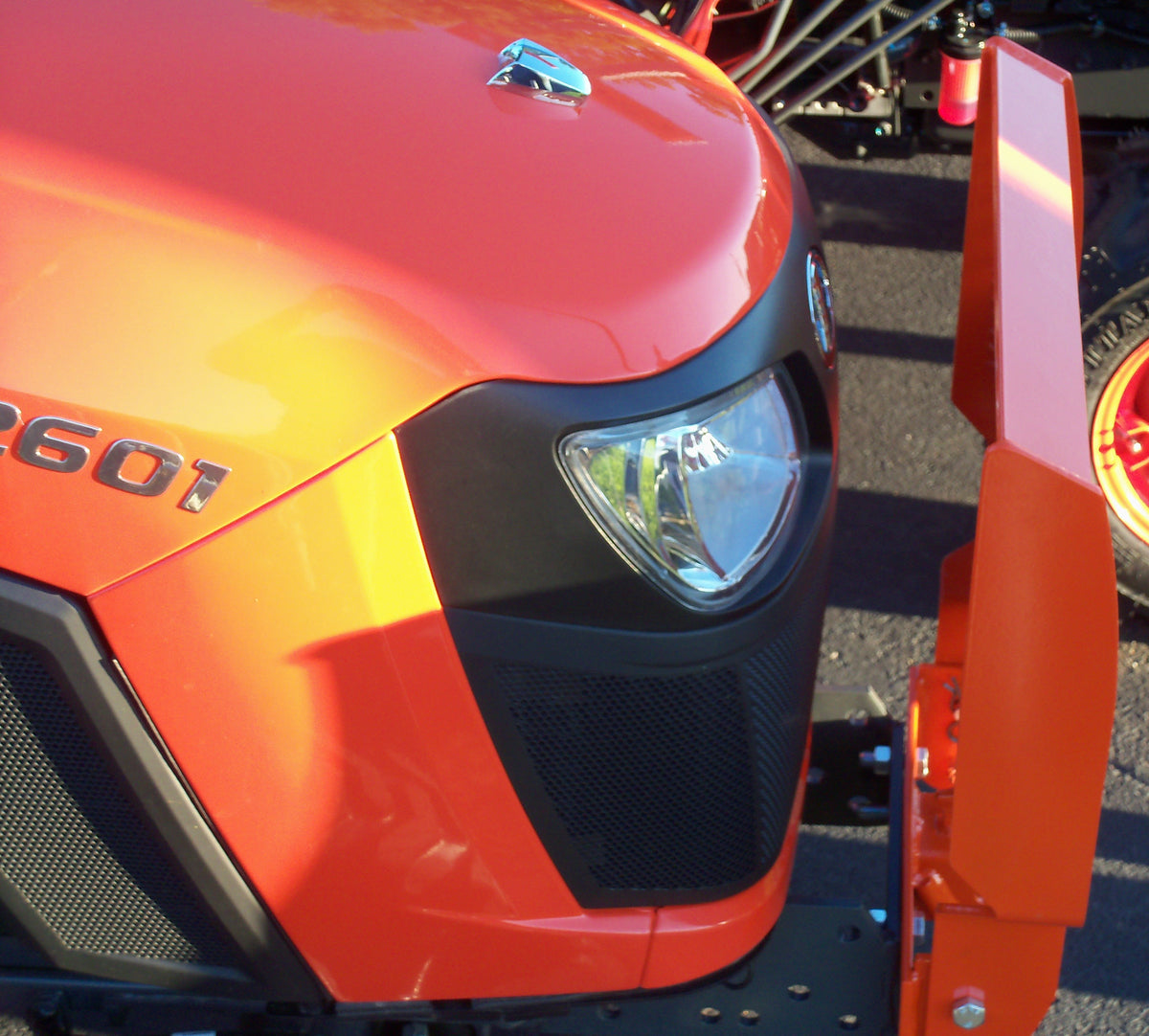 KUBOTA Outer Grille Right Front Lens Side Cover L4400 KUBOTA Outer Grille Right Front Lens Side Cover L4400